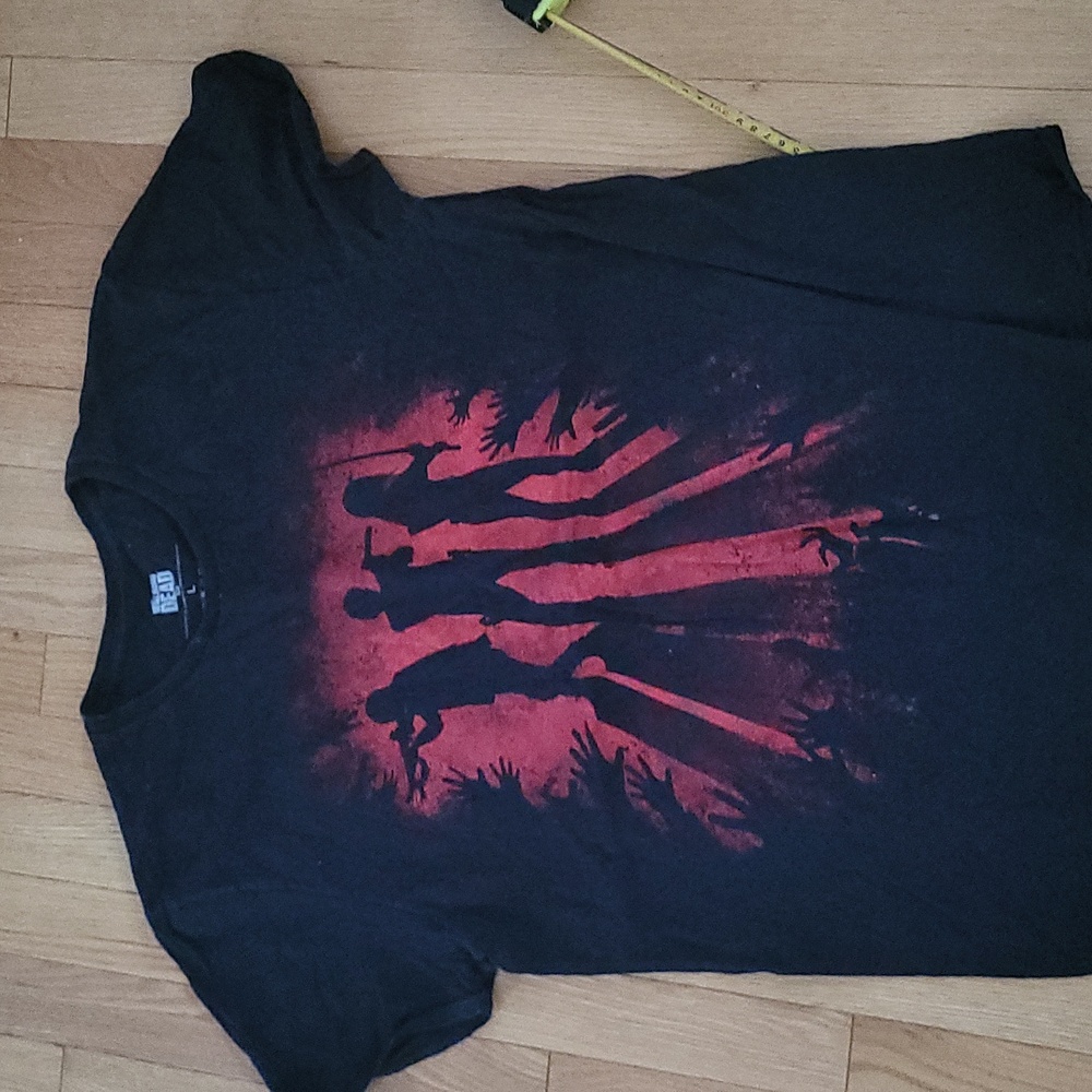EUC Walking dead t shirt